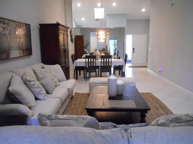 Building Photo - 8199 Springlake Dr