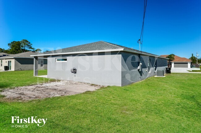 Building Photo - 1082 SW Bianca Ave