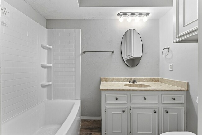 Building Photo - 18 Panorama Dr