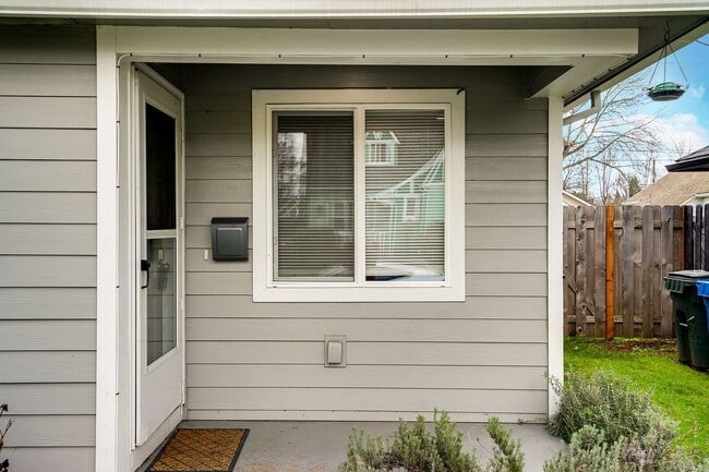 Building Photo - Cute 1 bedroom, 1 bathroom home near downtown Salem!