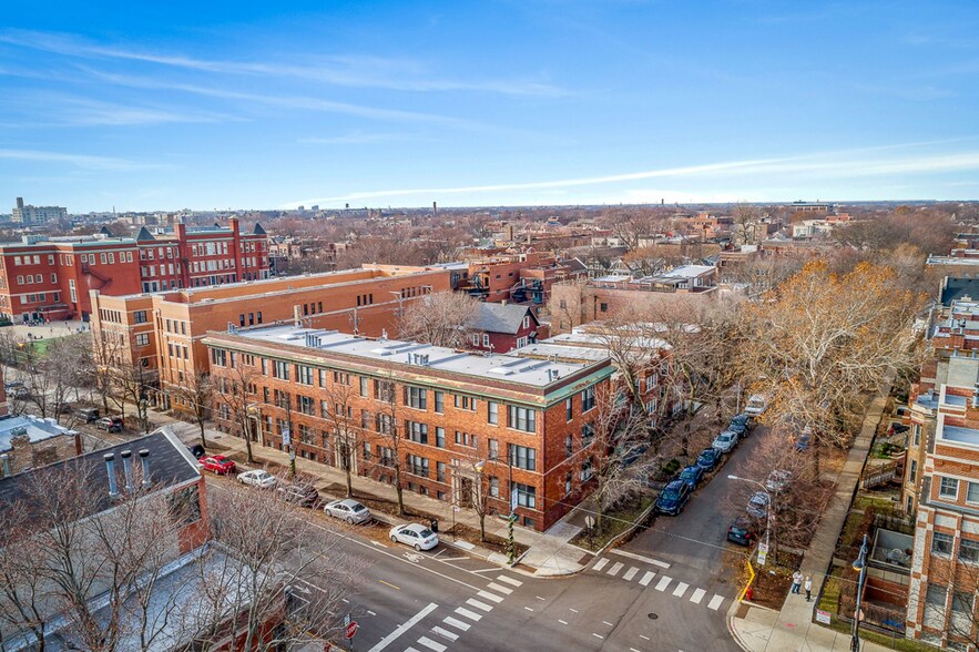 Building Photo - 3856 N Southport Ave