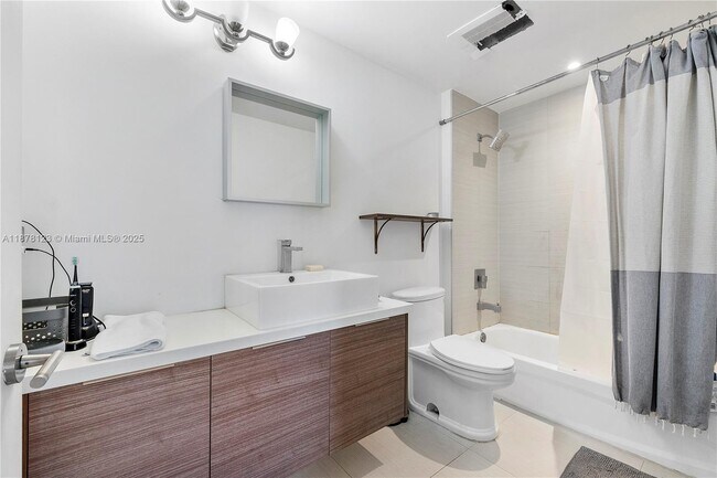 Building Photo - 1010 SW 2nd Ave