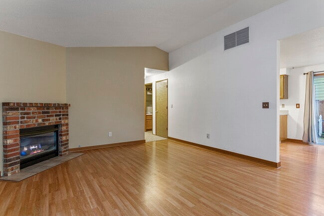 Building Photo - 6432 SE 63rd Ave