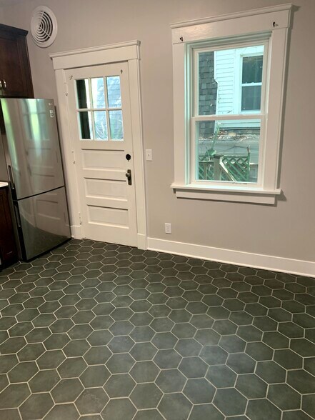 Back door to private patio - 3568 Jackson St