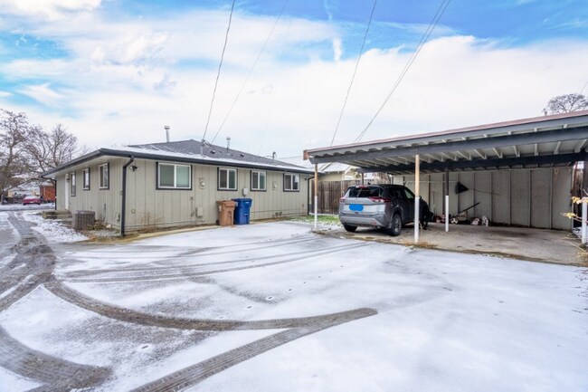 Building Photo - 818 E Princeton Ave