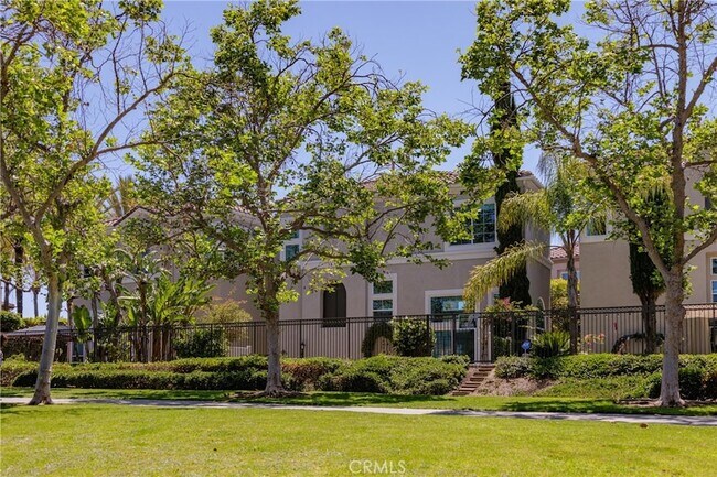 Building Photo - 225 Montana Del Lago Dr