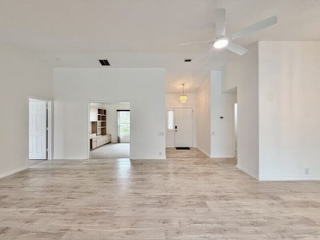 Building Photo - 13642 Dunwoody Ct