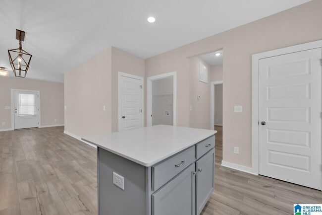 Building Photo - 170 Kings Wy