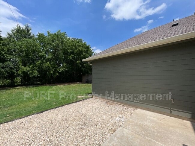 Building Photo - 716 Expedition Way