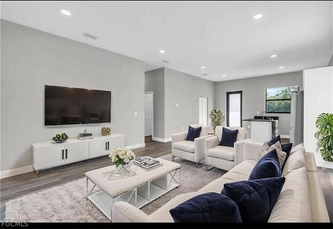 Building Photo - 6018 S Moss Cir