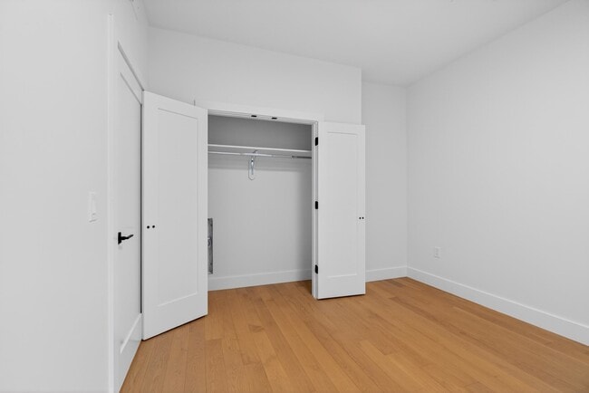 Building Photo - 160 Brunswick St