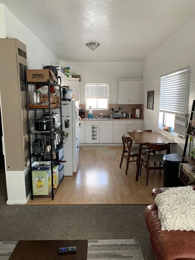 Building Photo - Cute Provo 2 Bedroom Apartment