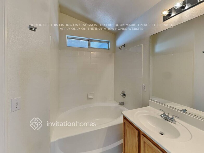 Building Photo - 426 Waterbrook Dr