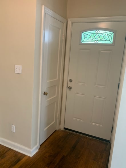 Building Photo - 302 Kent Rd