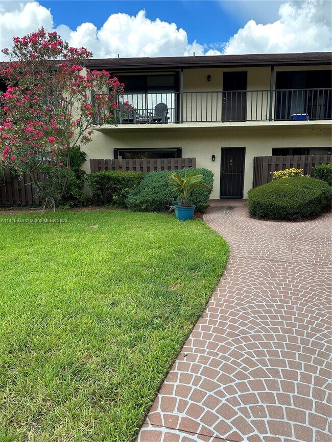 Building Photo - 2050 Oleander Blvd