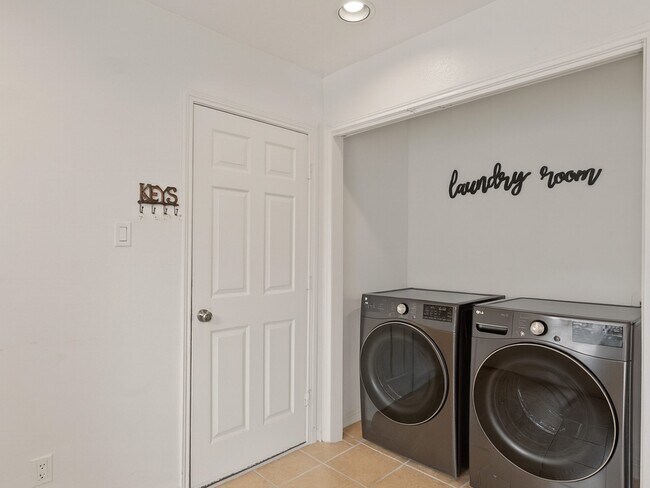 Building Photo - 1538 Beaconshire