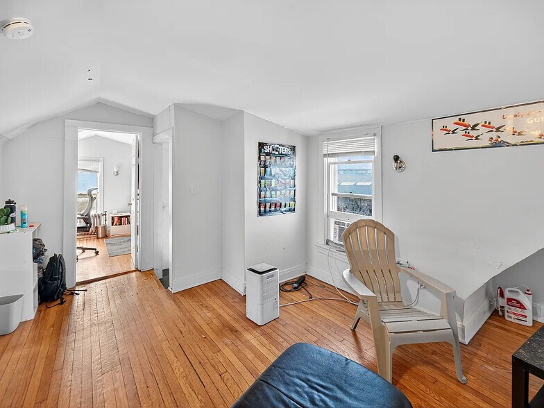 Building Photo - 1112 Garnett Pl
