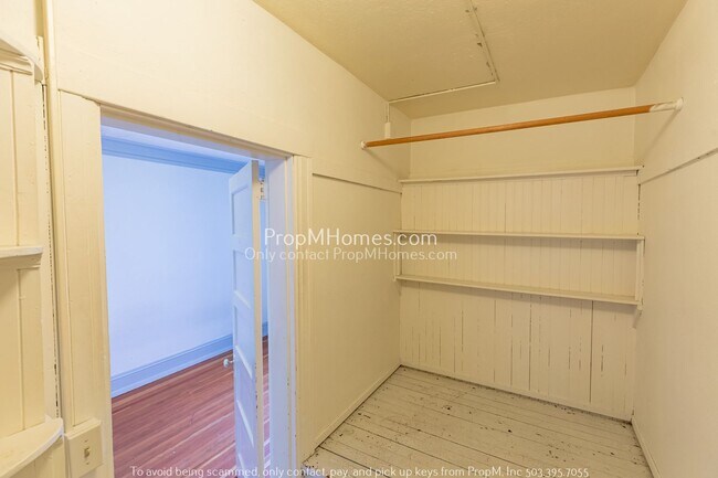 Building Photo - Live in the Heart of NW Portland! With Fre...