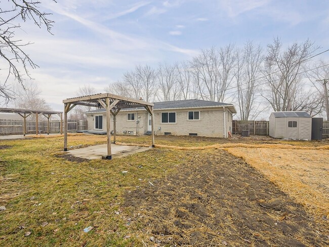 Building Photo - AVAILABLE NOW! Charming 3-Bed Home with Spacious Yard in Van Buren Township