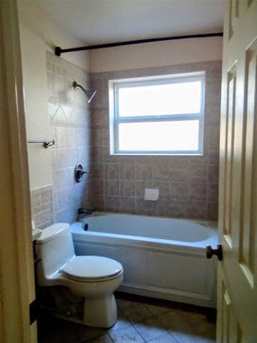 Building Photo - 2800 Hedgeway Dr