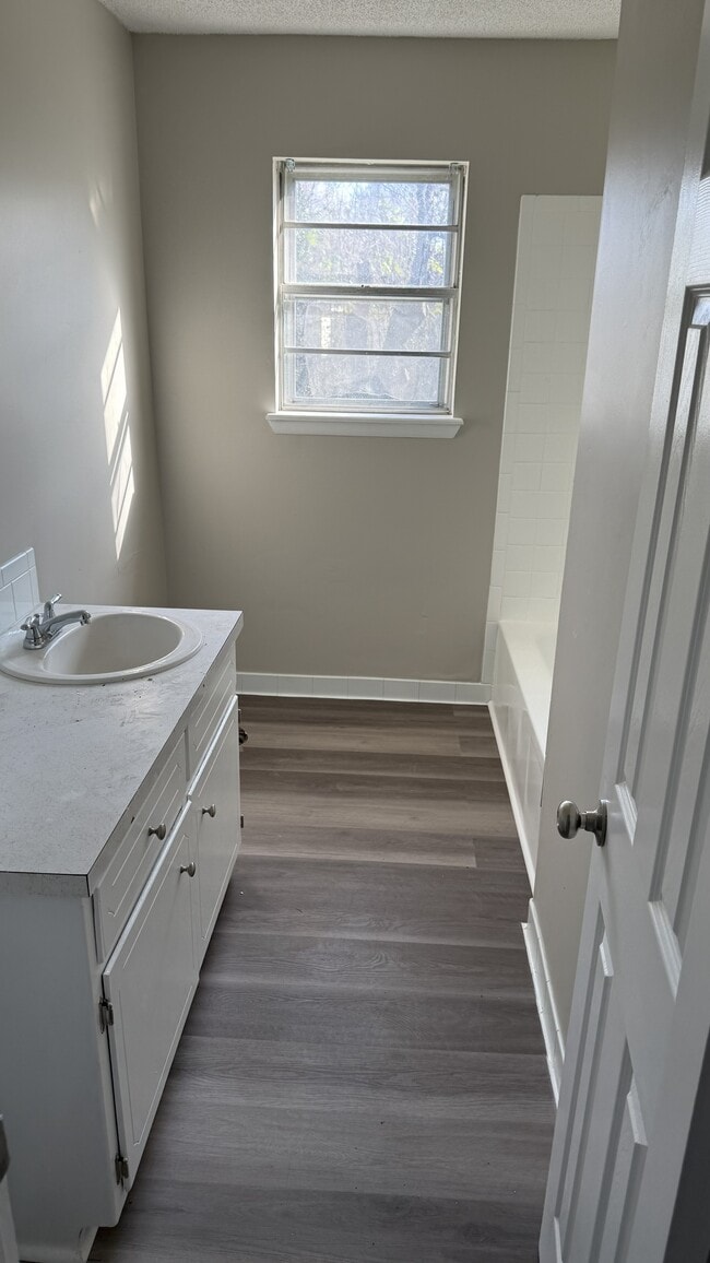 Building Photo - 1006 Pattie Ln