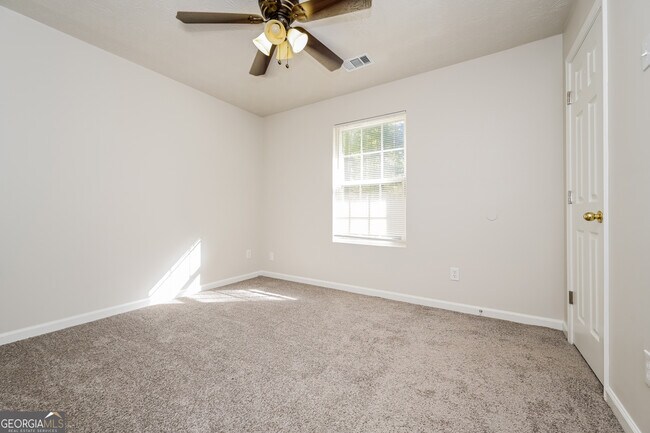 Building Photo - 546 Forest Hill Dr