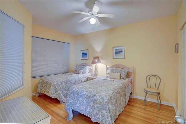 Building Photo - 5750 NE Island Cove Way