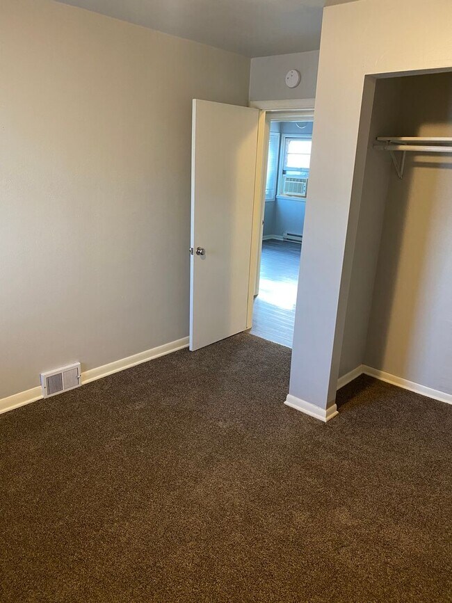 Building Photo - A must see!!! This spacious and newely upd...