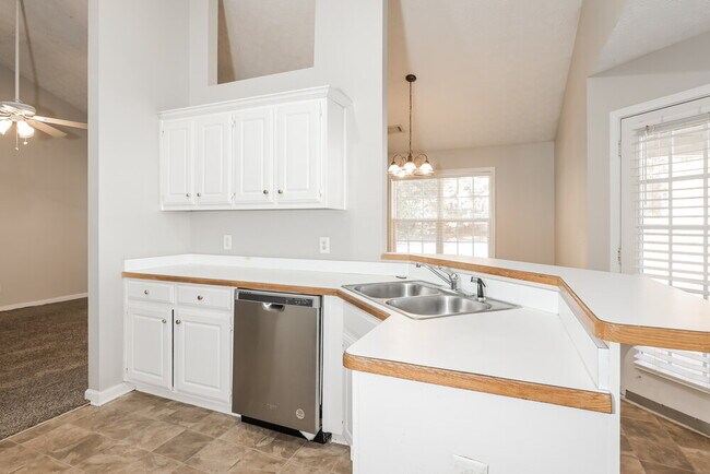 Building Photo - 3600 Biltmore Oaks Dr SE