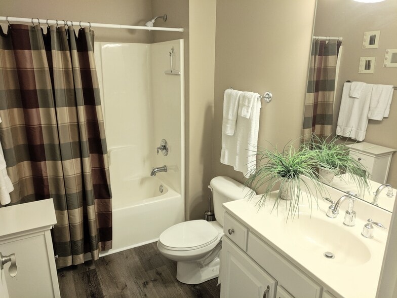 Building Photo - 395 S Crow Creek Dr NW