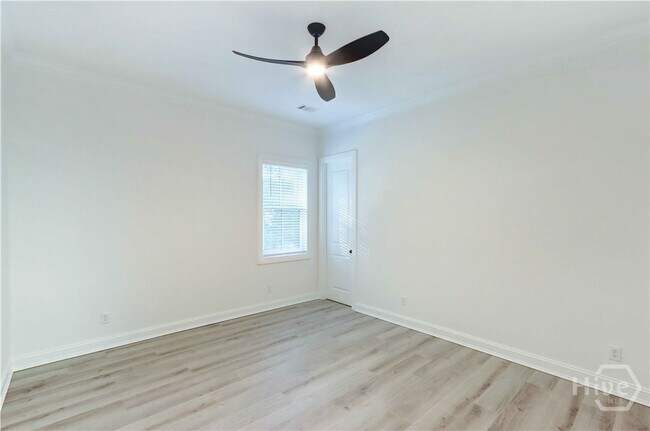 Building Photo - 222 W 39th St