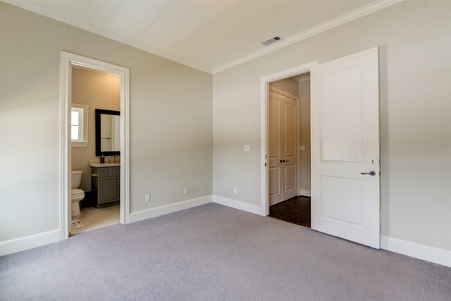 Building Photo - 6706 Morningside Dr