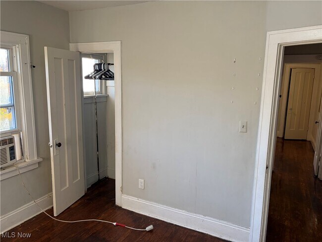 Building Photo - 922 Helmsdale Rd