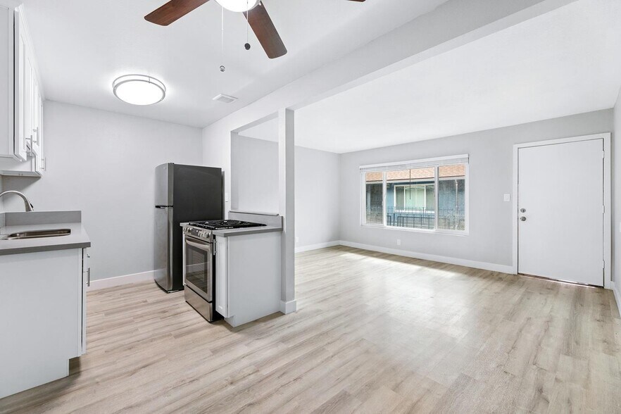 Building Photo - 1495 Peterson Ave