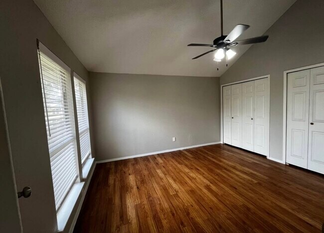 Building Photo - 12118 W Bellfort Ave