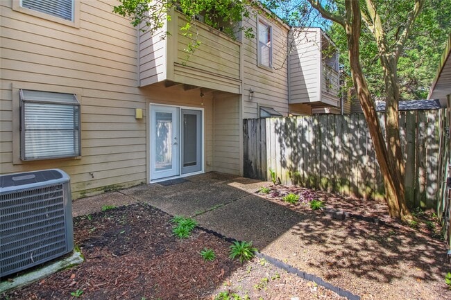 Building Photo - 1500 Sandy Springs Rd