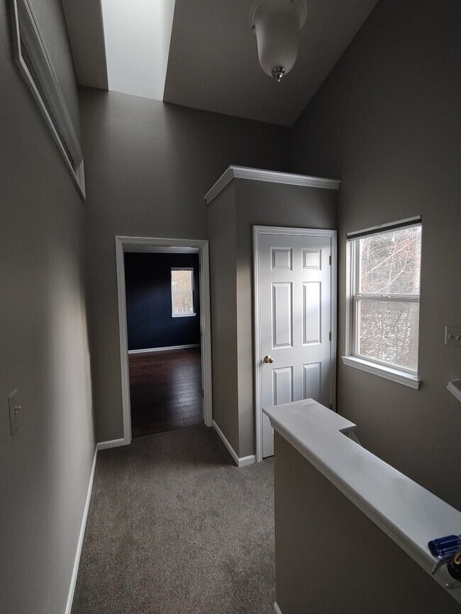 Building Photo - 5585 Woodruff Shore Dr