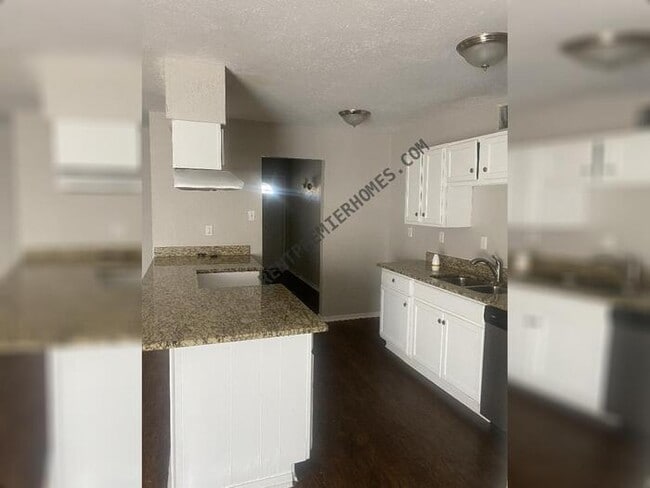 Building Photo - 7124 Nutmeg Ln