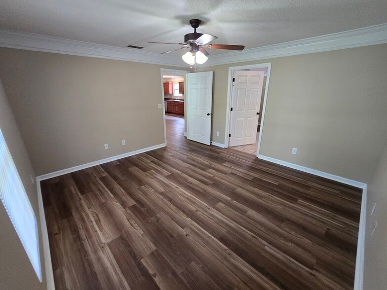 Primary Bedroom - 2065 Pinemount Blvd