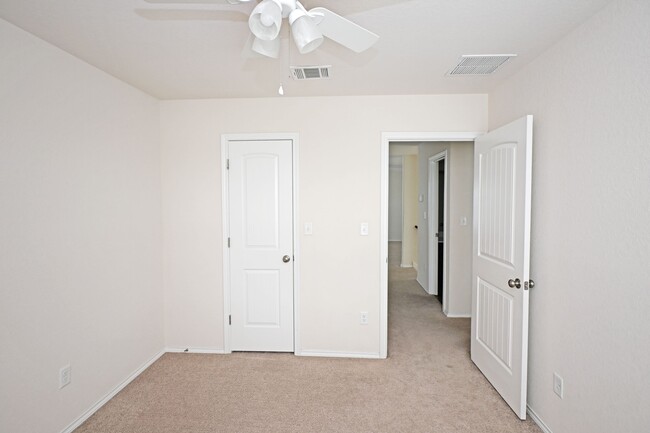 Building Photo - 138 Buttercup Bnd
