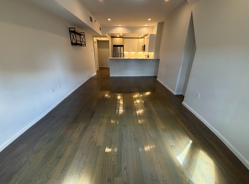 Building Photo - 1402 Beacon St