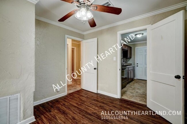 Building Photo - 2128 Hardin Dr