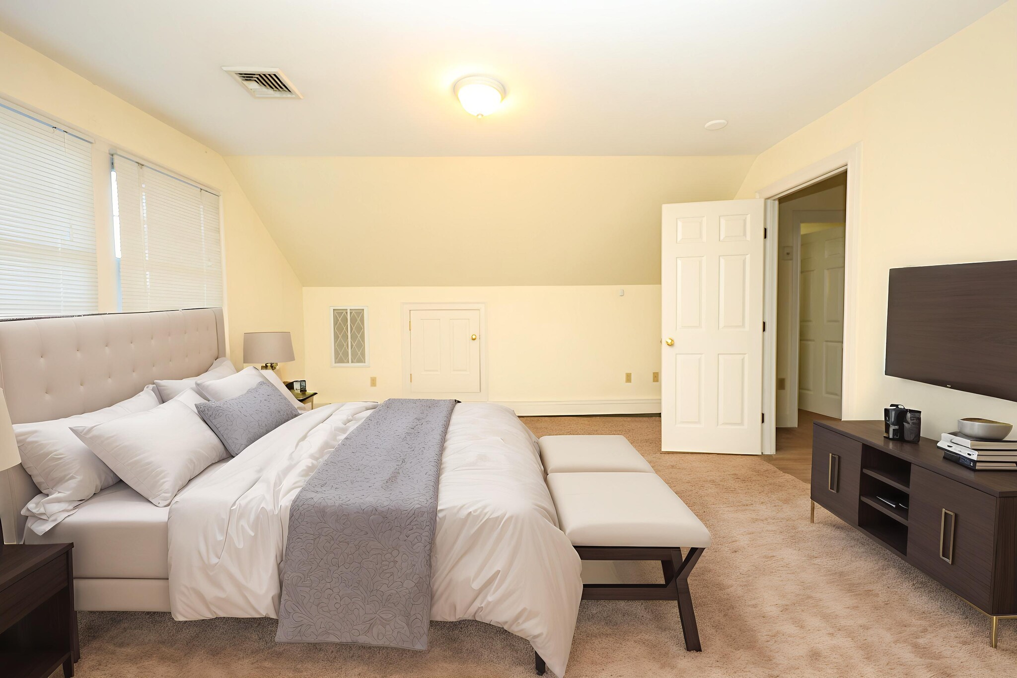 Building Photo - 370 Franklin St