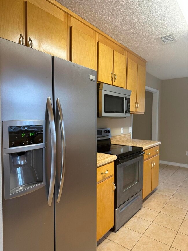 Building Photo - 2369 Andorra St