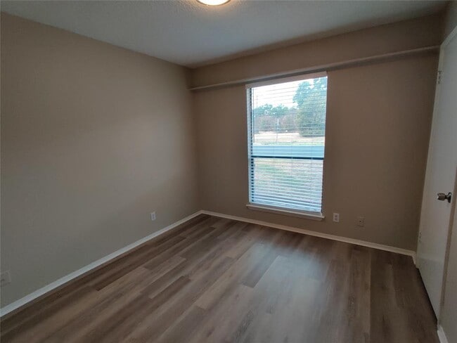 Building Photo - 5103 Summerset Trail