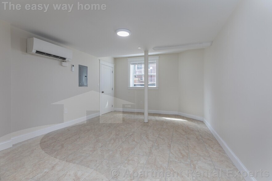 Building Photo - 3 Linnaean St
