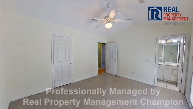 Building Photo - 627 Tabor Ln
