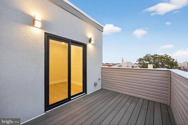 Building Photo - 3236 Mercer St