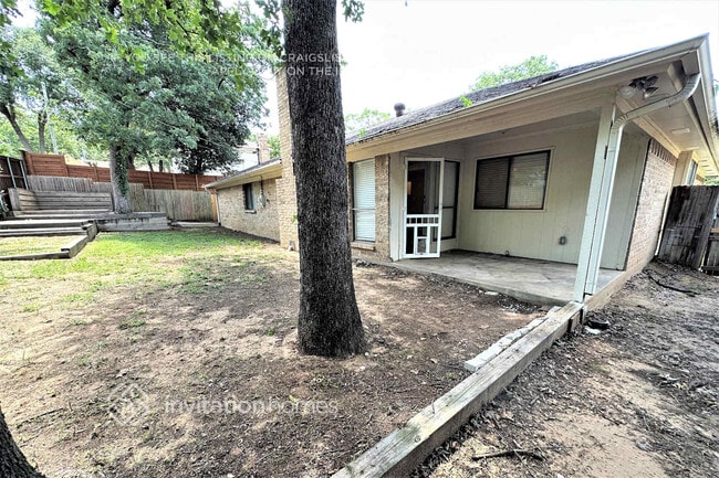 Building Photo - 4510 Lone Oak Dr