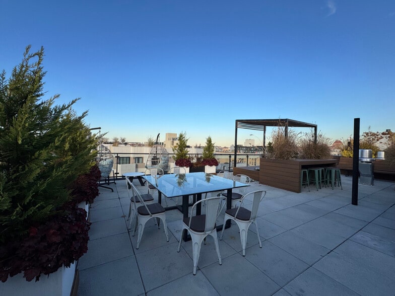 Building Photo - 154 Lenox Rd